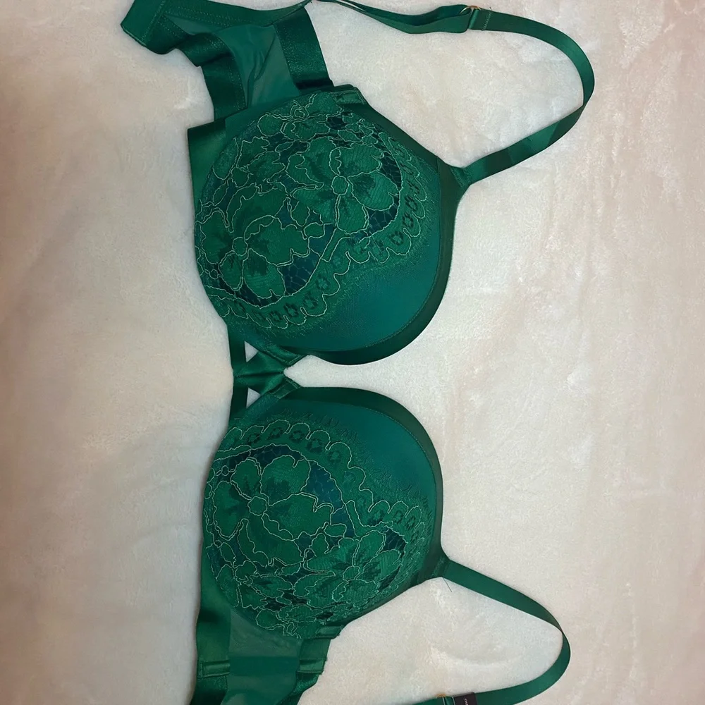 Victoria Secrets push up bra - Picture 2 of 5